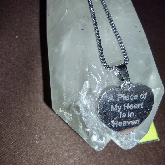 "A piece of my heart is in heaven" Necklace - Picture 3 of 12
